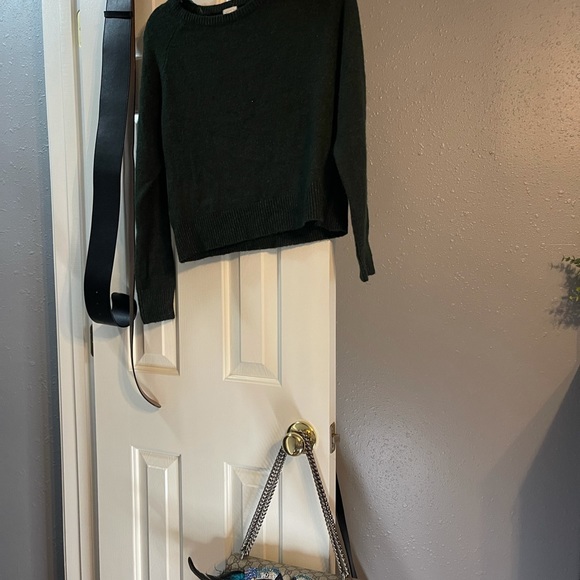 Green sweater - Picture 6 of 6